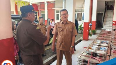 Pelaksana Harian (Plh) Kepala Seksi Intelijen Kejari Pamekasan, Ahmad Iriyanto Sudaryono, S.H., bersam tim Monitoring Program MBG di SDN Barkot 1