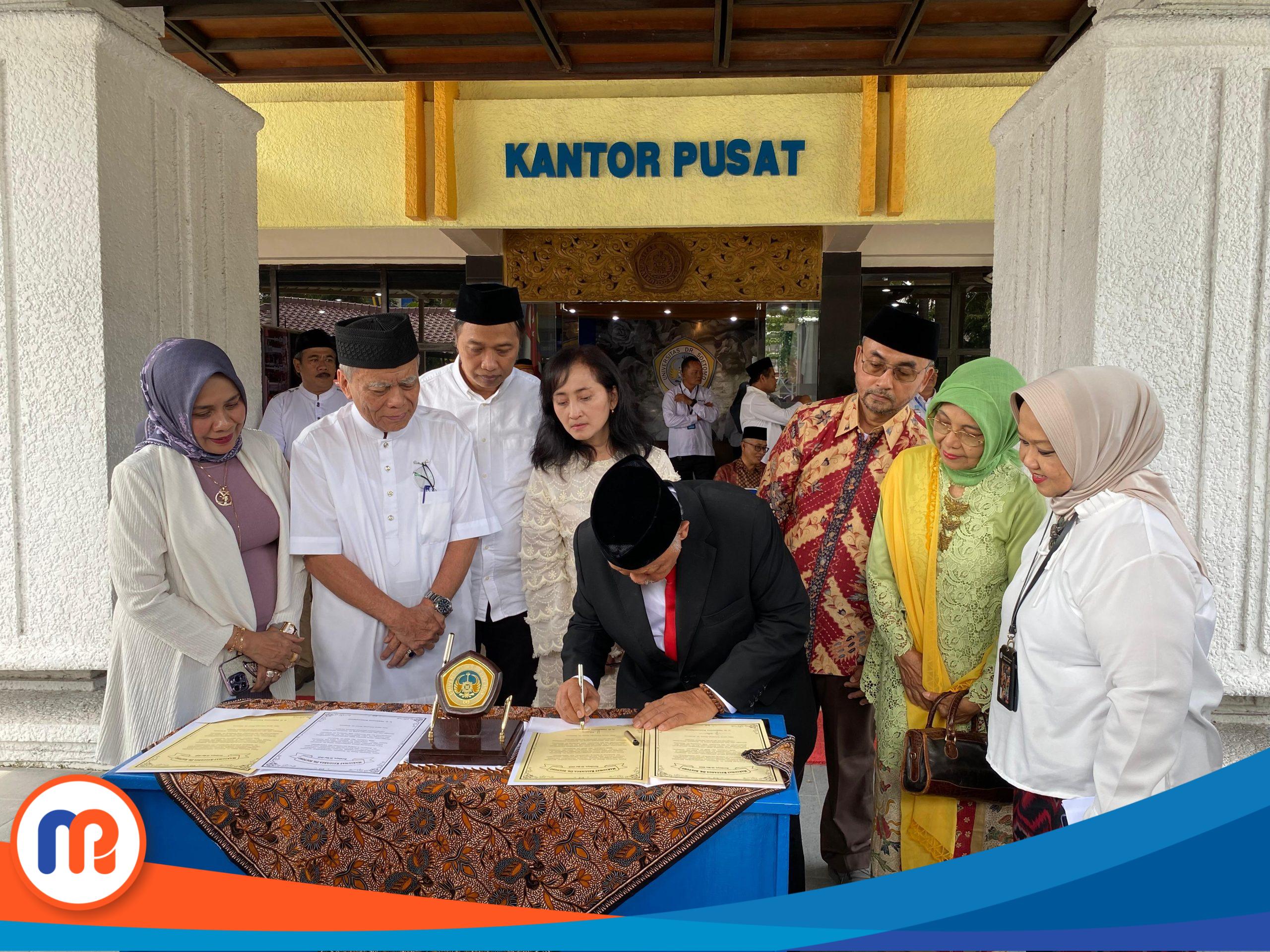 Penandatanganan maklumat dari Keluarga Besar Dr. Soetomo untuk Yayasan Pendidikan Cendekia Utama (YPCU)