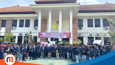 Ratusan Mahasiswa Universitas Trunojoyo Madura (UTM) gelar aksi di depan gedung pengadilan Negeri (PN) Bangkalan