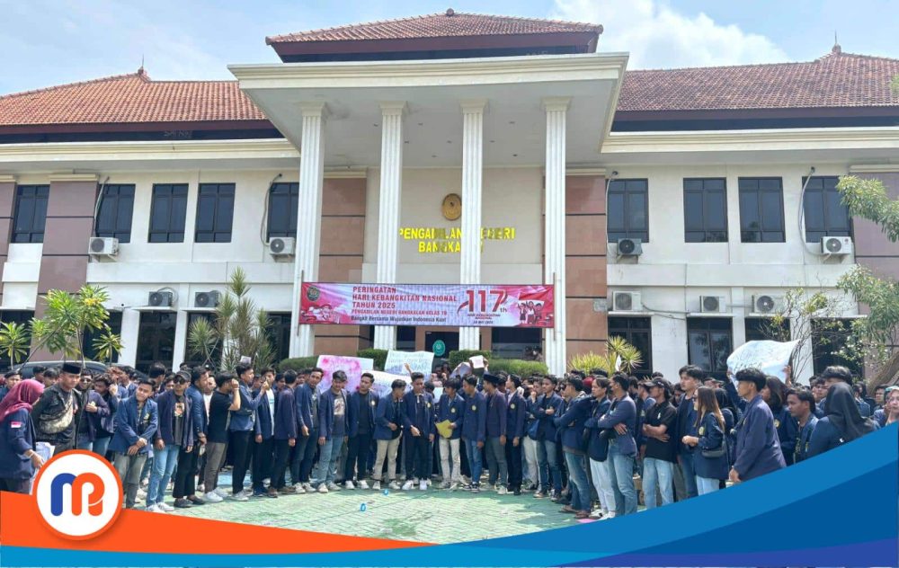 Ratusan Mahasiswa Universitas Trunojoyo Madura (UTM) gelar aksi di depan gedung pengadilan Negeri (PN) Bangkalan
