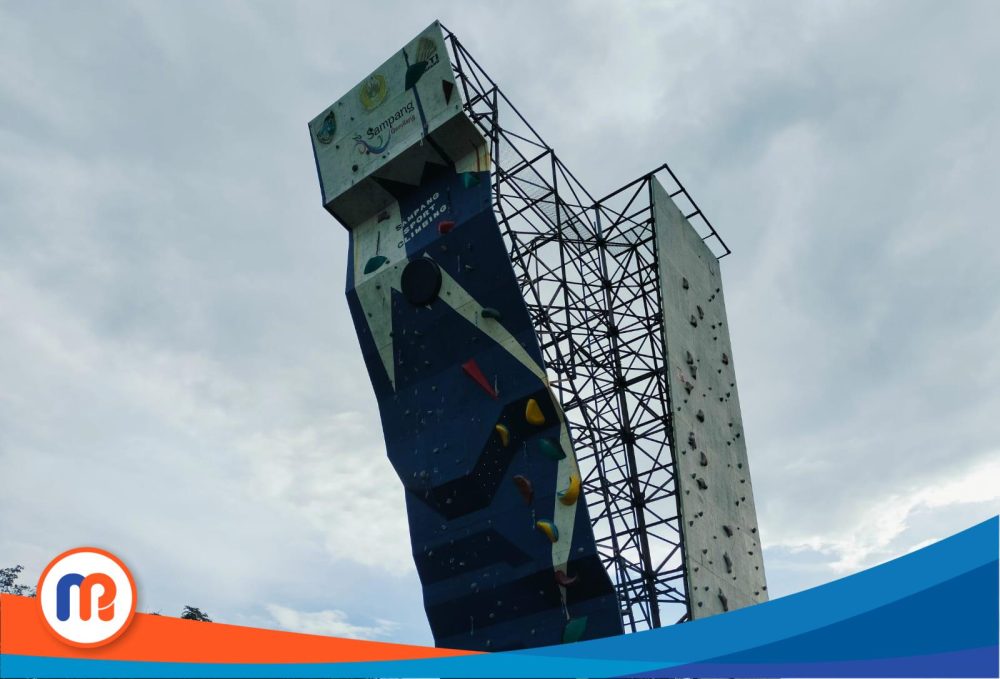 Sarana panjat tebing di Sampang