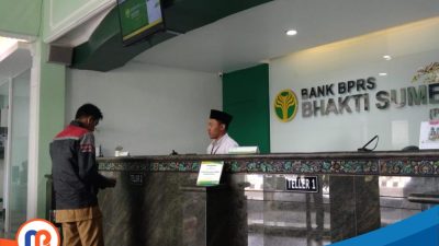 Salah satu nasabah BPRS Bhakti Sumekar saat berkunjung di kantor pusat yang beralamat di jalan Trunojoyo no.137