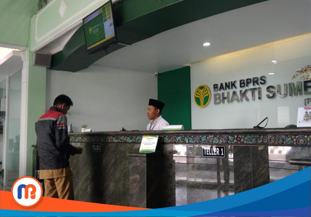 Salah satu nasabah BPRS Bhakti Sumekar saat berkunjung di kantor pusat yang beralamat di jalan Trunojoyo no.137