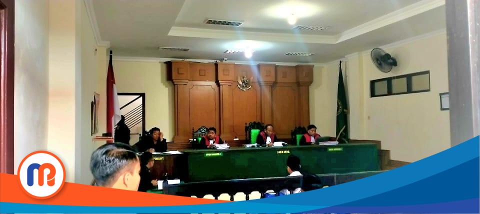 Suasana sidang perkara pencurian sapi dengan terdakwa Mohamad Rosul di ruang utama persidangan Pengadilan Negeri (PN) Kabupaten Bangkalan