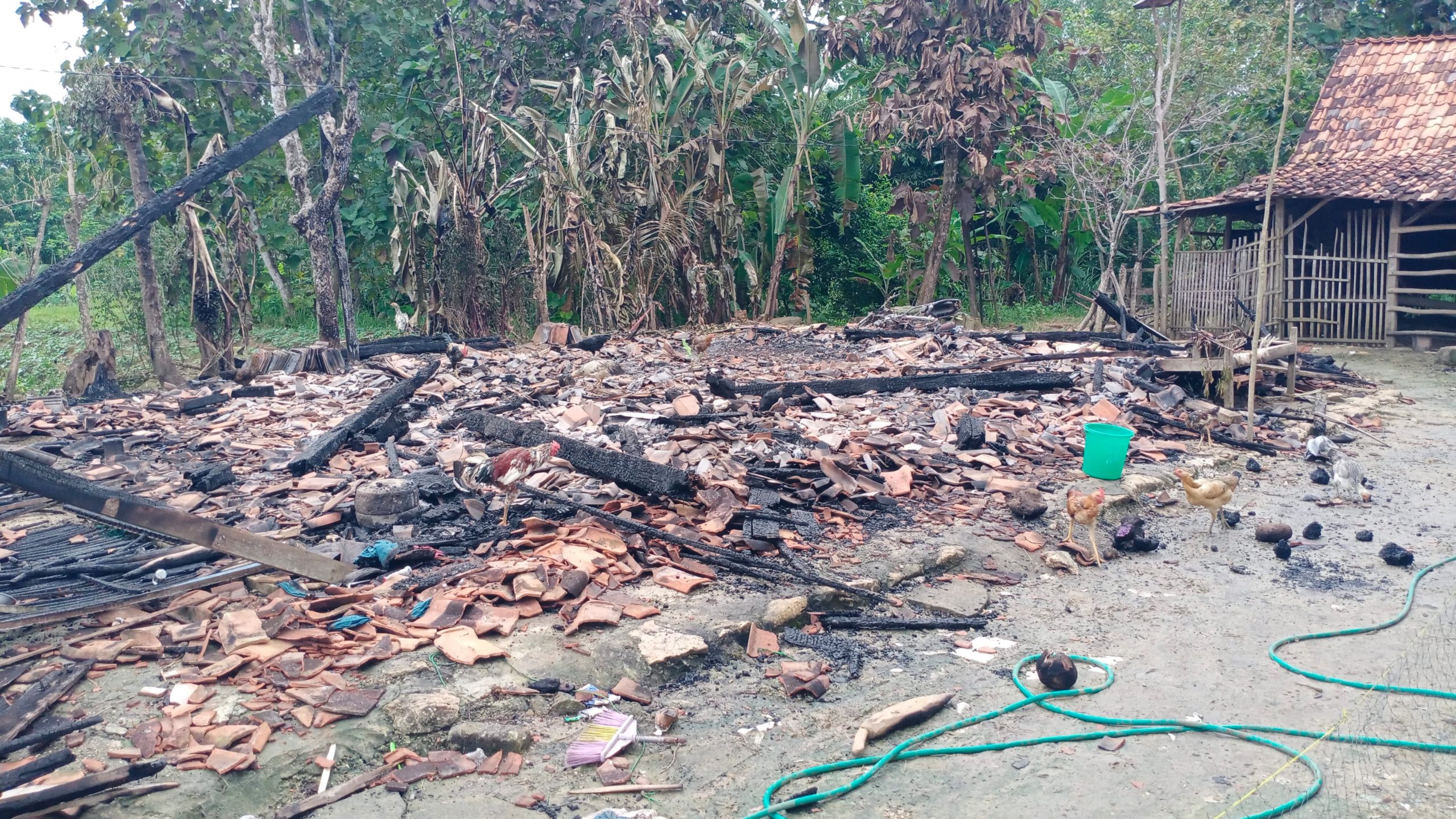 Puing-puing rumah Musji pasca mengalami kebakaran