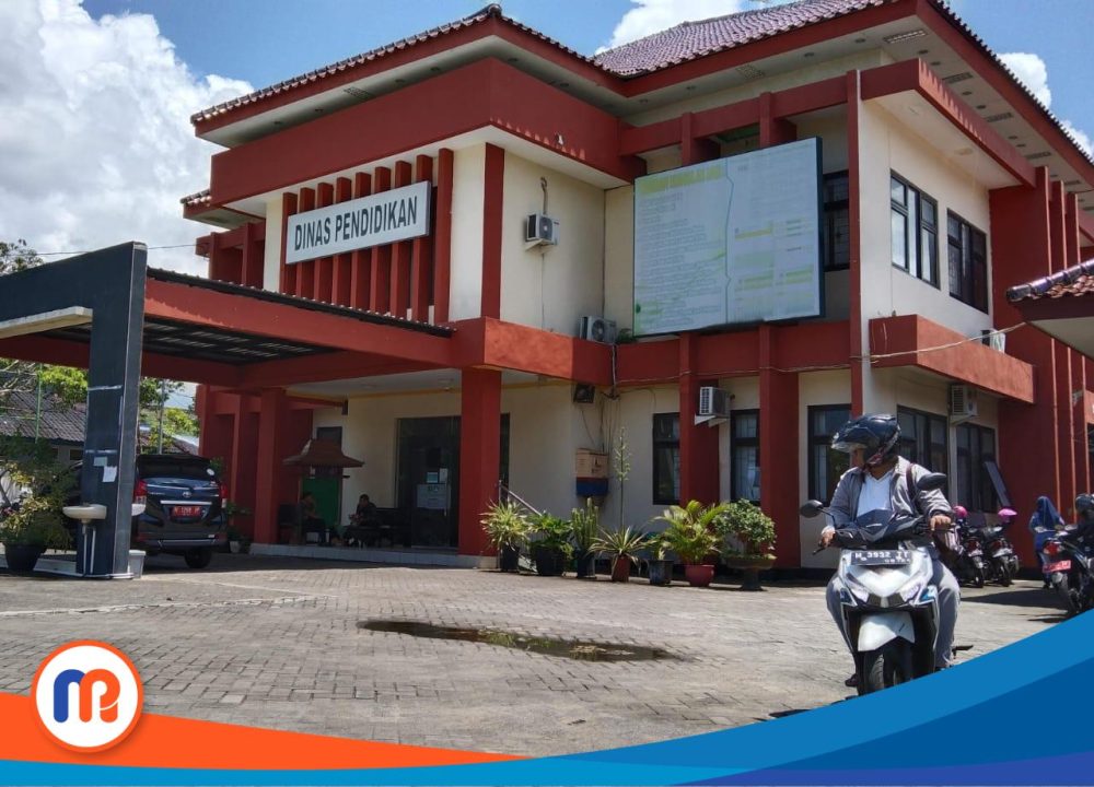 Kantor Dinas Pendidikan Sumenep yang beralamat di Jl. DR. Cipto No.35, Gudang, Kolor, Kec. Kota Sumenep, Kabupaten Sumenep, Jawa Timur