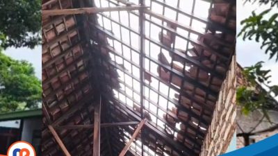 Rumah milik Juhari di Dusun Oro, Desa Morbatoh, rusak parah karena angin kencang