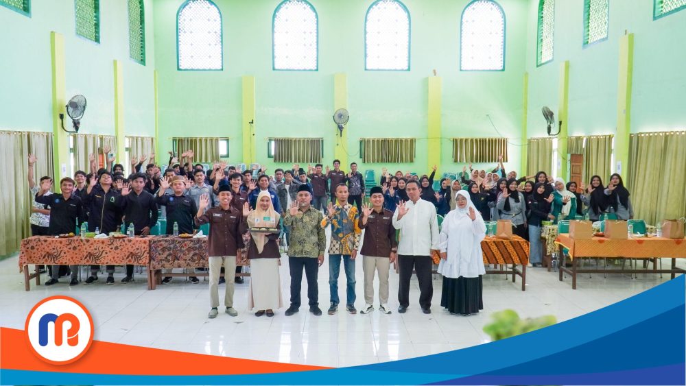 Badan Eksekutif Mahasiswa (BEM) Fakultas Teknik Universitas Islam Madura (UIM) bersama Dekan Fakultas Teknik, para dosen, mahasiswa, serta pelajar dari SMA/SMK/MA se-Madura
