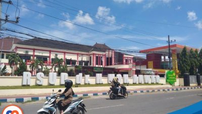 Rumah Sakit Umum Daerah (RSUD) dr. H. Moh. Anwar Sumenep yang beralamat di Jl. DR. Cipto No.42, Gudang, Kolor, Kec. Kota Sumenep, Kabupaten Sumenep