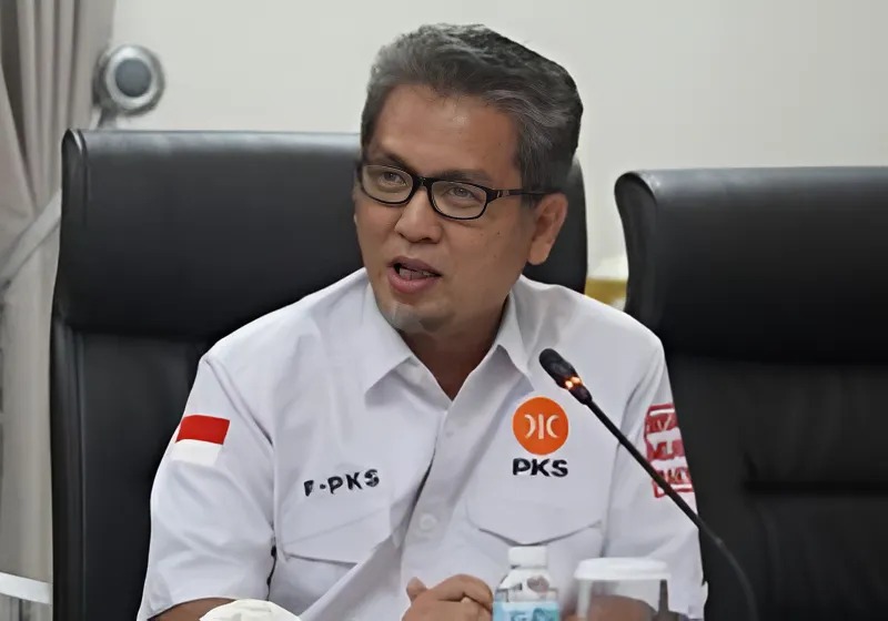 Al Muzzammil Yusuf, Presiden Partai Keadilan Sejahtera (PKS) periode 2025-2030. Ia ditunjuk jadi Presiden PKS menggantikan Ahmad Syaikhu