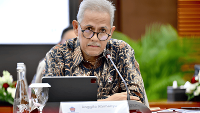 Anggito Abimanyu, Wakil Menteri Keuangan, saat menyampaikan keterangan dalam konferensi pers APBN KiTA di Jakarta, Selasa, 17 Juni 2025.