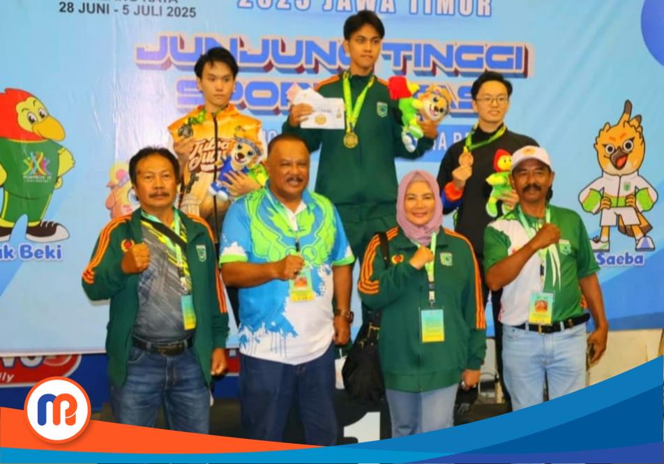 Para atlet wushu Kota Batu berpose bersama usai menyumbangkan beberapa medali dalam ajang Porprov Jatim IX 2025 yang berlangsung di GOR Ken Arok, Kota Malang. Tampil gemilang di berbagai nomor, para atlet menunjukkan determinasi tinggi dan semangat juang luar biasa, menjadikan wushu sebagai salah satu cabang olahraga andalan Kota Batu.