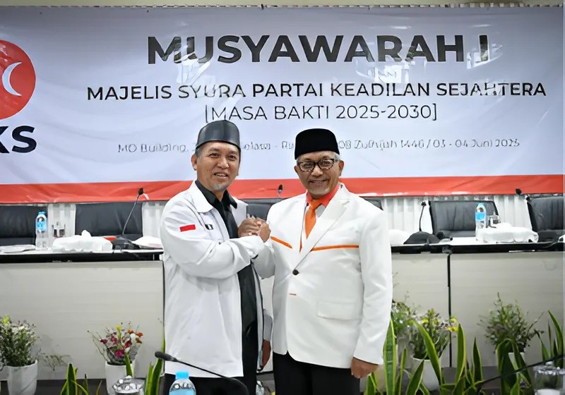 H. Mohamad Sohibul Iman, Ph.D., Ketua Majelis Syura Partai Keadilan Sejahtera (PKS), dan Dr. H. Almuzzammil Yusuf, Presiden Partai Keadilan Sejahtera (PKS) periode 2025–2030. Mereka ditetapkan secara musyawarah mufakat pada Musyawarah I Majelis Syura PKS periode 2025–2030 yang dilaksanakan pada Selasa-Rabu, 3-4 Juni 2025