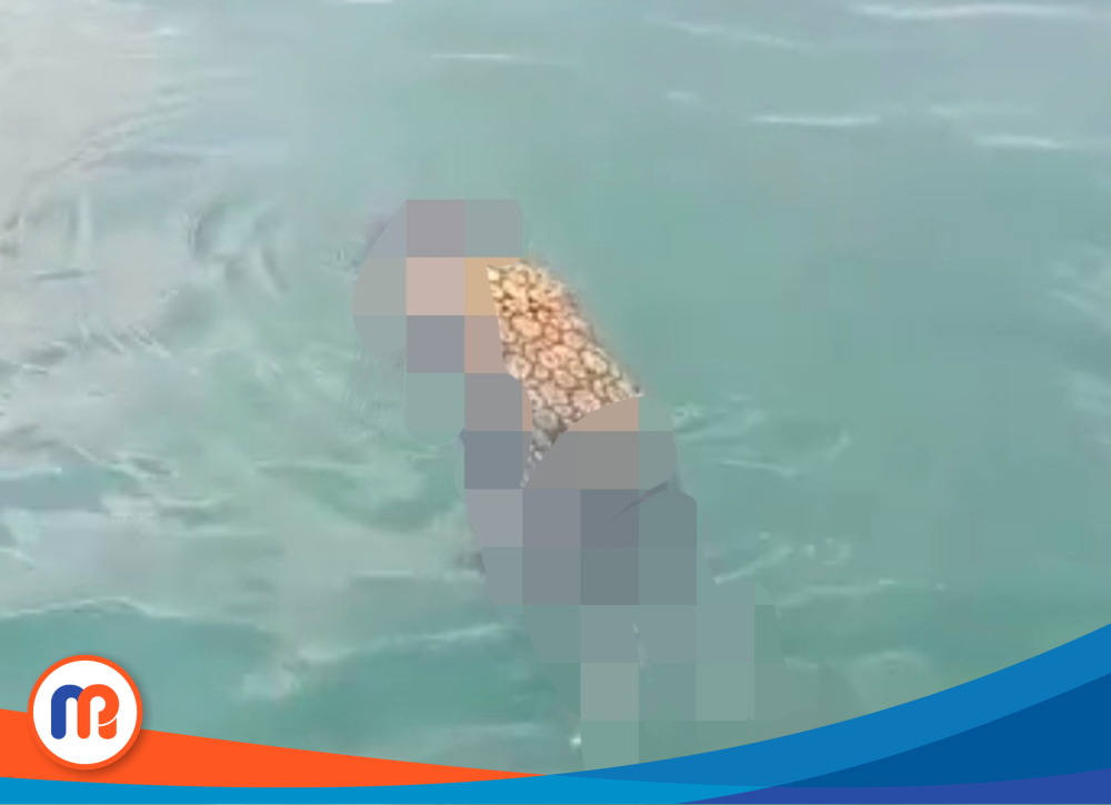 Mayat perempuan mengapung di perairan pantai Desa Dharma Tanjung, Kecamatan Camplong, Kabupaten Sampang