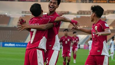 Pemain muda menjalani latihan intens di tengah seleksi Timnas U17 gelombang kedua. Fokus, semangat, dan persaingan sengit terlihat di setiap sesi.