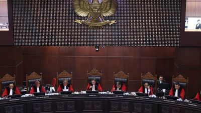 Majelis Hakim Konstitusi dalam Sidang Pengucapan Putusan Nomor 135/PUU-XXII/2024 yang digelar pada Kamis (26/6) di Ruang Sidang Pleno MK.