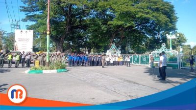 Bupati Kholilurrahman Pimpin Apel Gabungan Penertiban PKL di Monumen Arek Lancor bersama OPD