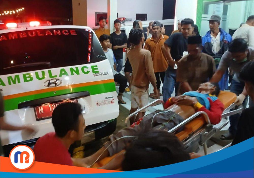 Salah satu penonton yang menjadi korban saat menyaksikan Kerapan Sapi se-Madura