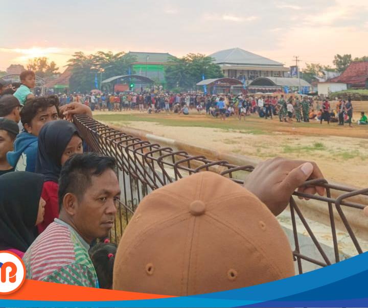 Potret Semarak Festival Karapan Sapi se-Madura bertajuk Pakar Sakera yang memperebutkan Piala Bupati Sumenep 2025