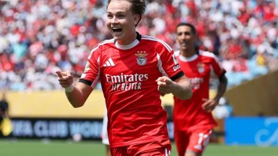 Andreas Schjelderup, penyerang asal Norwegia yang memperkuat SL Benfica, mencetak satu-satunya gol ke gawang FC Bayern München yang dikawal Manuel Neuer pada menit ke-13.