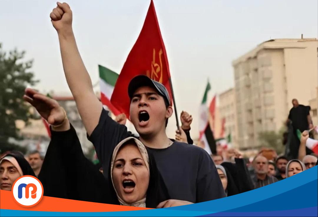 Potret kerumunan warga menunjukkan suasana pasca-kesepakatan gencatan senjata antara Iran dan Israel yang mulai berlaku Rabu, 25 Juni 2025. Baik Iran maupun Israel sama-sama mengklaim kemenangan dalam konflik selama 12 hari ini.