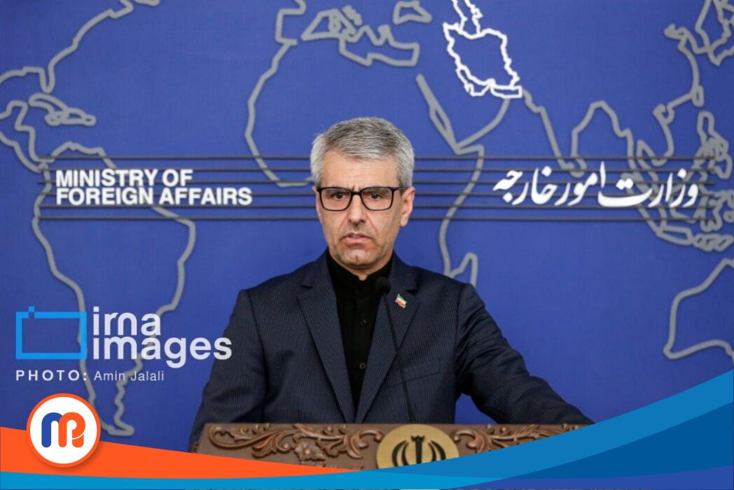 Esmaeil Baqaei, Juru Bicara Kementerian Luar Negeri (Kemlu) Iran, aktif menyampaikan sikap resmi Teheran terkait isu internasional dan secara rutin menanggapi kebijakan Amerika Serikat, Israel, serta negara-negara Eropa dalam konferensi pers mingguan yang mencerminkan posisi politik dan diplomatik Iran di tengah ketegangan regional.