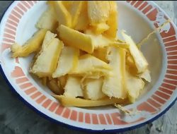 Keripik Tette: Gurihnya Camilan Tradisional Madura yang Ditumbuk dengan Batu