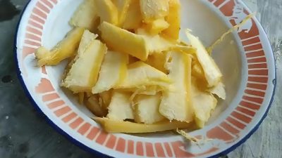 Keripik Tette, camilan khas Madura asal Kabupaten Pamekasan. Camilan dengan rasa gurih dan pedas ini melegenda di Pamekasan, bahkan Madura