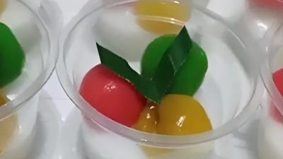 Legitnya Kue Putri Mandi, Kudapan Tradisional Penuh Warna dan Rasa