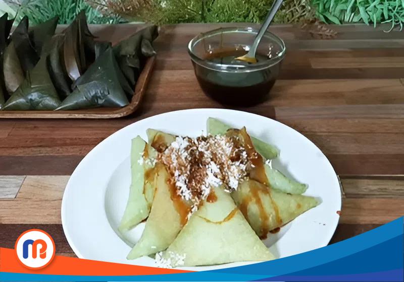 Lupis, simbol kuliner Jawa yang sarat makna dan tradisi, tetap bertahan di tengah arus modernisasi. Hidangan berbahan dasar ketan ini tak pernah absen dari pasar tradisional, menyapa pagi dengan aroma manis yang membangkitkan kenangan.