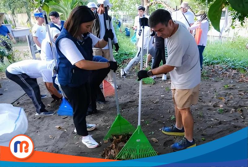Wakil Menteri Pariwisata (Wamenpar), Ni Luh Puspa, dalam Gerakan Wisata Bersih (GWB) di Pantai Lovina, Buleleng, Bali — inisiatif yang tak hanya menyapu pasir dari sampah, tetapi juga membuka jalan baru bagi pariwisata yang lebih merata dan berkelanjutan.