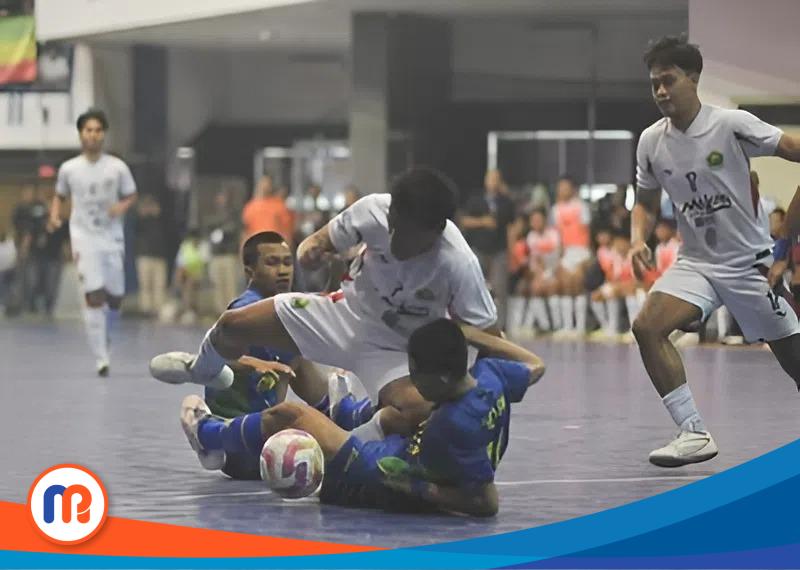 Pertandingan final futsal Porprov Jatim IX 2025 antara tim Kota Surabaya melawan tim Kota Malang.