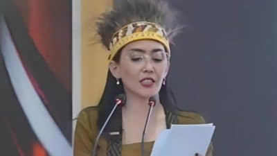 Rieke Diah Pitaloka, anggota Komisi VI DPR RI dari Fraksi PDI Perjuangan, berbicara lantang soal konflik Iran-Israel yang terus memburuk. Dalam unggahan di platform X, ia menyoroti dampak kemanusiaan dari perang dan menyebut dunia kini tengah mempertontonkan “pagelaran eksploitasi manusia oleh manusia”.