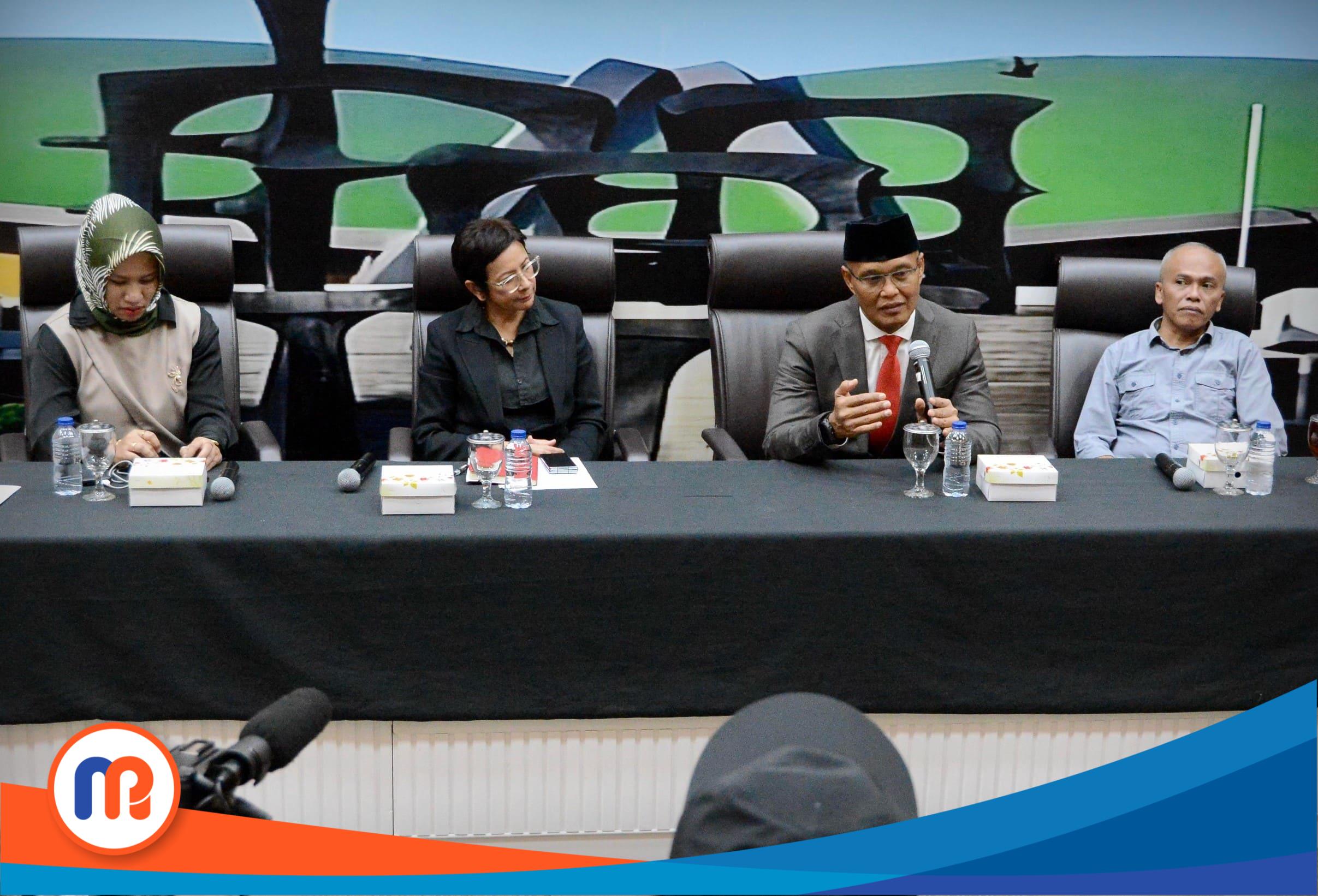 Wakil Ketua Komisi I DPR RI, Sukamta, dalam diskusi Dialektika Demokrasi dengan tema ‘Langkah Konkret Antisipasi Dampak Meluasnya Perang Israel-Iran’ di Gedung Nusantara I, Senayan, Jakarta, Kamis (26/06/2025).