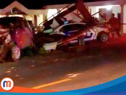 Mobil Polisi dan Ertiga Tabrak Rumah Warga di Bangkalan