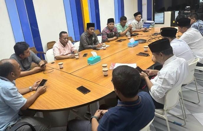 Sejumlah anggota DPRD Kabupaten Sumenep dari Daerah Pemilihan (Dapil) 7 dan 8 saat melakukan kunjungan kerja ke Kantor UP3 PLN Pamekasan