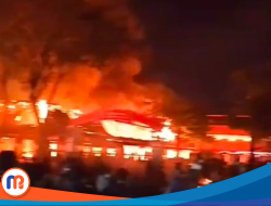 Gedung Negara Grahadi Dibakar Massa, Surabaya Mencekam