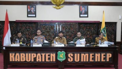 Bupati Sumenep, H. Achmad Fauzi Wongsojudo, saat memimpin rapat penetapan Titik Impas Harga Tembakau (TIHT) 2025