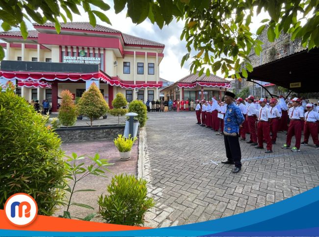 Upacara HUT ke-80 RI di Kantor Dinas Pendidikan Sumenep