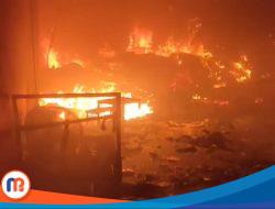 Gudang Tembakau dan Diduga Pabrik Rokok di Pamekasan Terbakar Hebat