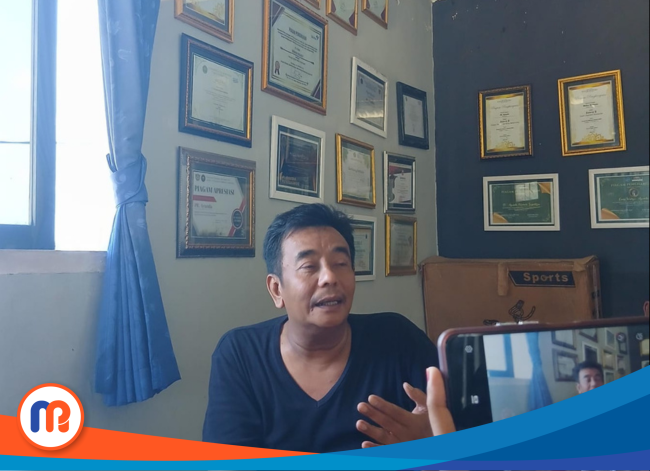 CEO CV Ayunda Permata Sejahtera, H. Bambang Budianto, saat diwawancara awak media