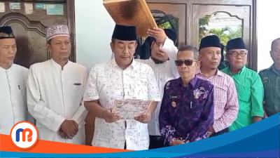 Bambang Budianto, saat bersumpah dengan disaksikan oleh sejumlah tokoh, aparat, pemerintah dan orang tua AV