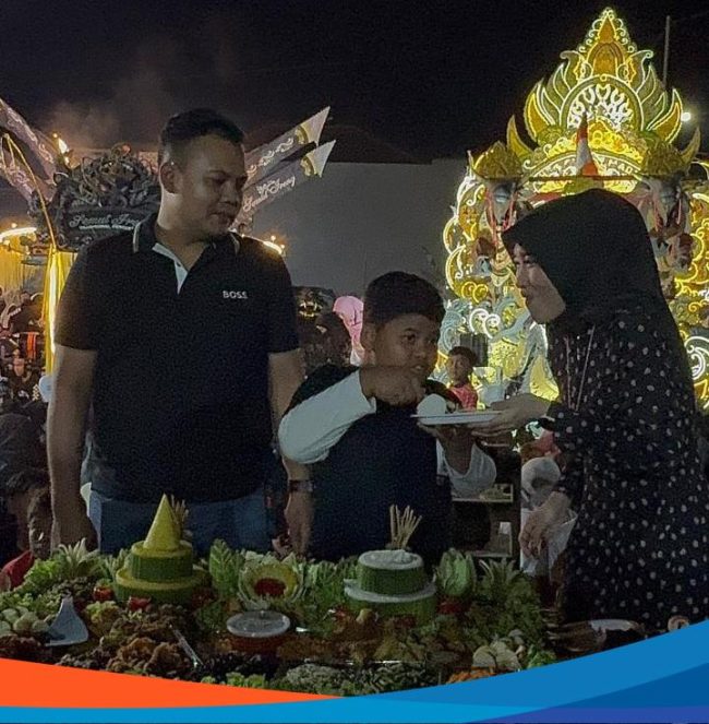 Pemberian tumpeng ulang tahun sekaligus pembukaan festival music daul