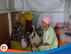 Istri Bupati Pamekasan Santuni Warga Tuna Netra sebatangkara