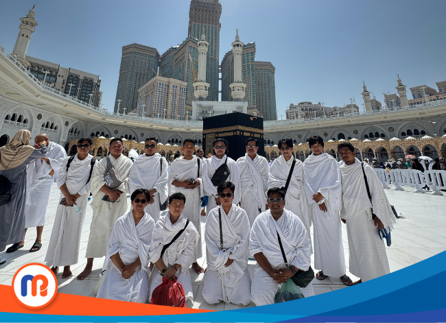 Gus Ahmad Fatoni bersama belasan anggota Is-Aluny Arab Saudi saat melaksanakan Badal Umroh untuk santri korban runtuhnya mushala