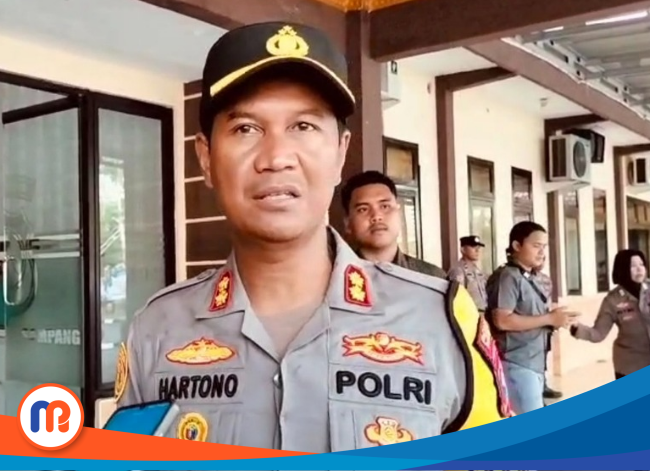 Kapolres Sampang, AKBP Hartono, diwawancara awak media di Mapolres setempat