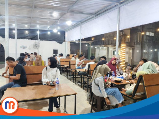 Antusias Pengunjung memenuhi cafe time