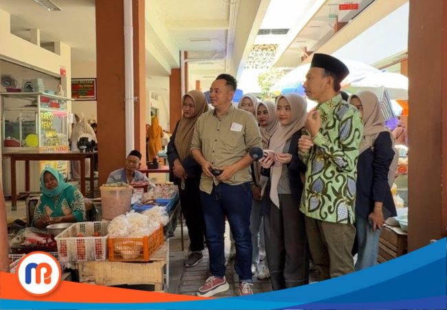 Mahasiswa F.E.B Unira terjun langsung kepasar kolpajung Pamekasan