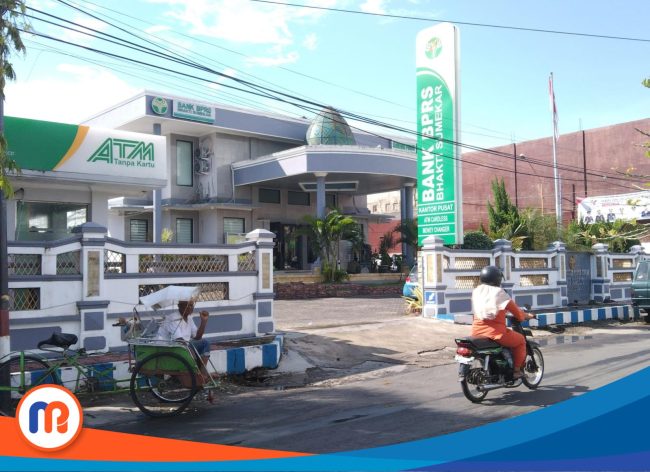 Kantor Bank Perkreditan Rakyat Syariah (BPRS) Bhakti Sumekar yang beralamat di Jalan Trunojoyo no. 137, Sumenep