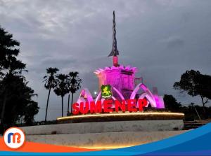 Monumen Tugu Keris yang menjadi simbol Kabupaten Sumenep, Madura Jawa Timur